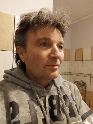 Támogatást adni,cserébe szexet kapni,mely lehet csak orális részemről.0